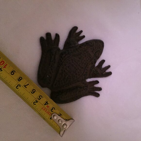 Cast Iron Frog Figurine Toad Statue Paperweight Garden Porch Pond Decor 4" - Picture 5 of 6